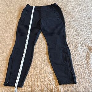 Athleta Women's Black Headlands Hybrid Moto Tight with Ribbed Design